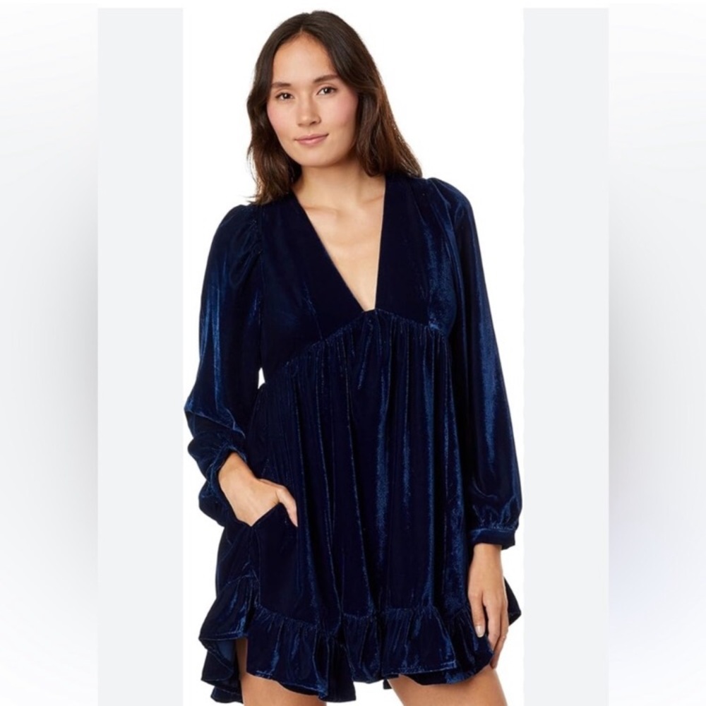 Free People Estella velvet mini dress in a navy blue Like New Small Pockets